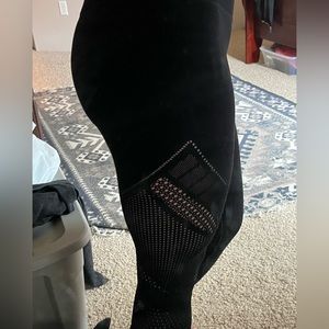 Lululemon perforated leggings size 6